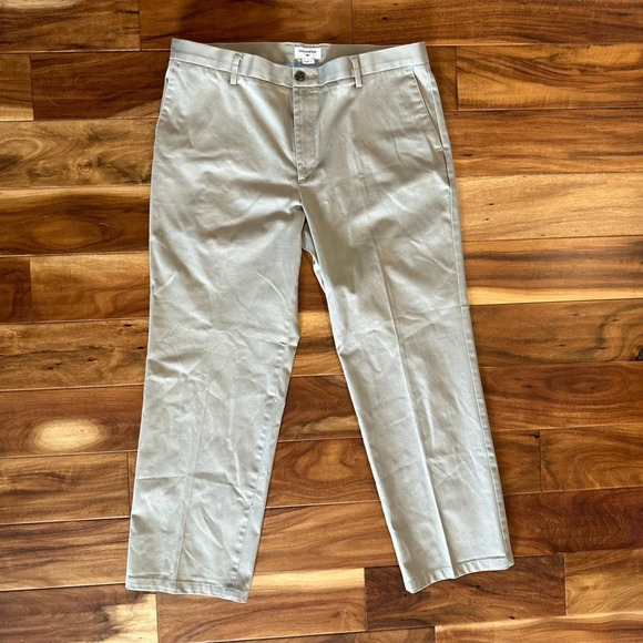 Dockers Classic Fit Signature Tan Khaki Lux Cotton Stretch
Pants size 38x30 - Picture 3 of 6